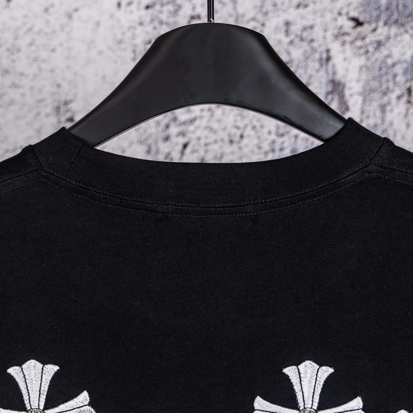 105 Chrome hearts CH 26ss T ， Color Change！ Classic ， ， ， 。 Breathable， ， Same Style 。 ， ， 、 、 。 Authentic ， ， ， Versatile ， 、 Retro ！ Size：s—xl ：Black White